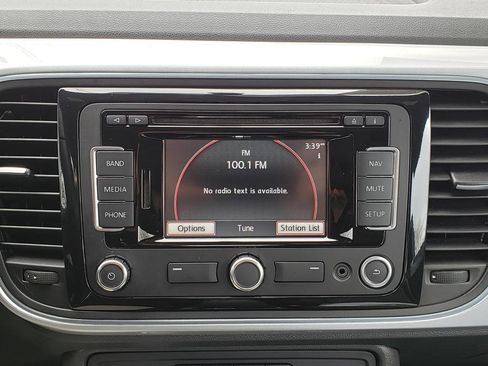 Used 2014 Volkswagen Beetle 2.5 image 21