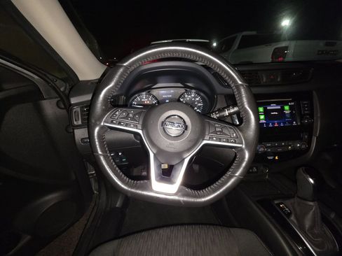 Used 2018 Nissan Rogue SV w/ Sun & Sound Touring Package image 13