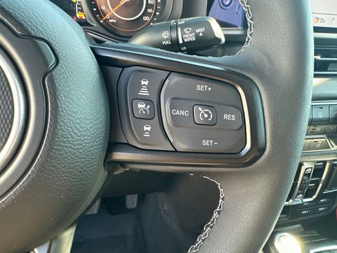 Used 2025 Jeep Gladiator Sport AWD/4WD image 19