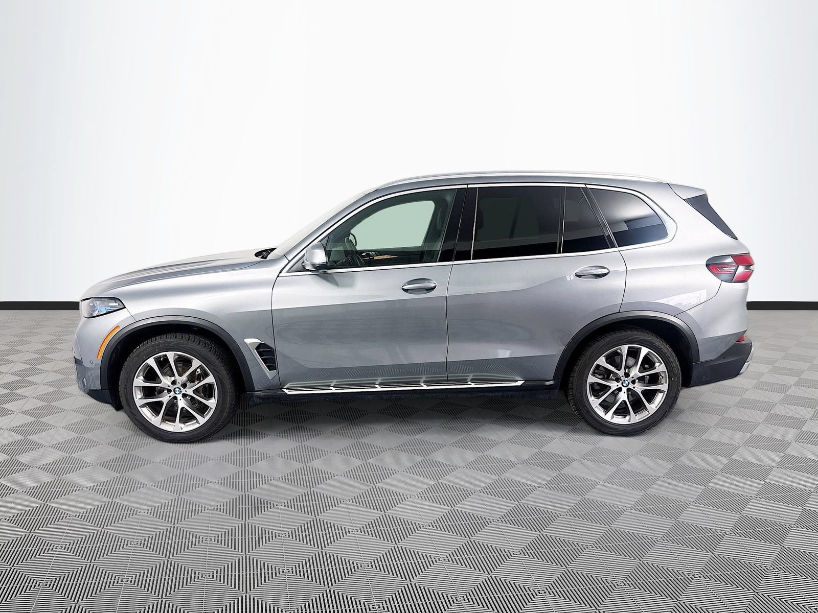 Used 2024 BMW X5 sDrive40i RWD image 4