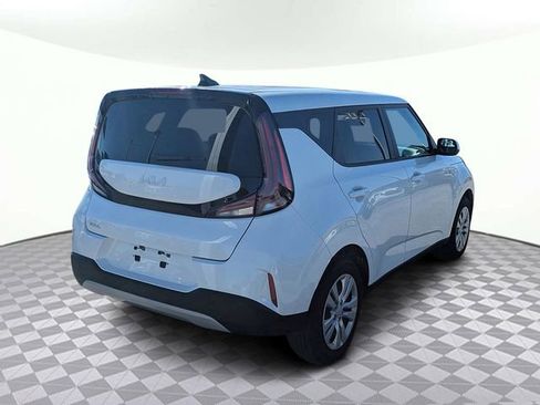 Used 2025 Kia Soul LX image 3