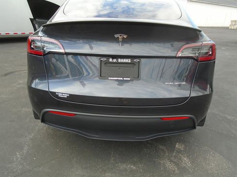 Used 2024 Tesla Model Y Long Range AWD/4WD image 16