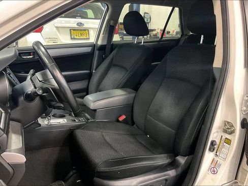 Used 2017 Subaru Outback 2.5i Premium AWD/4WD image 25