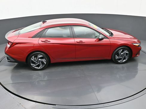 Certified 2025 Hyundai Elantra Sport image 31