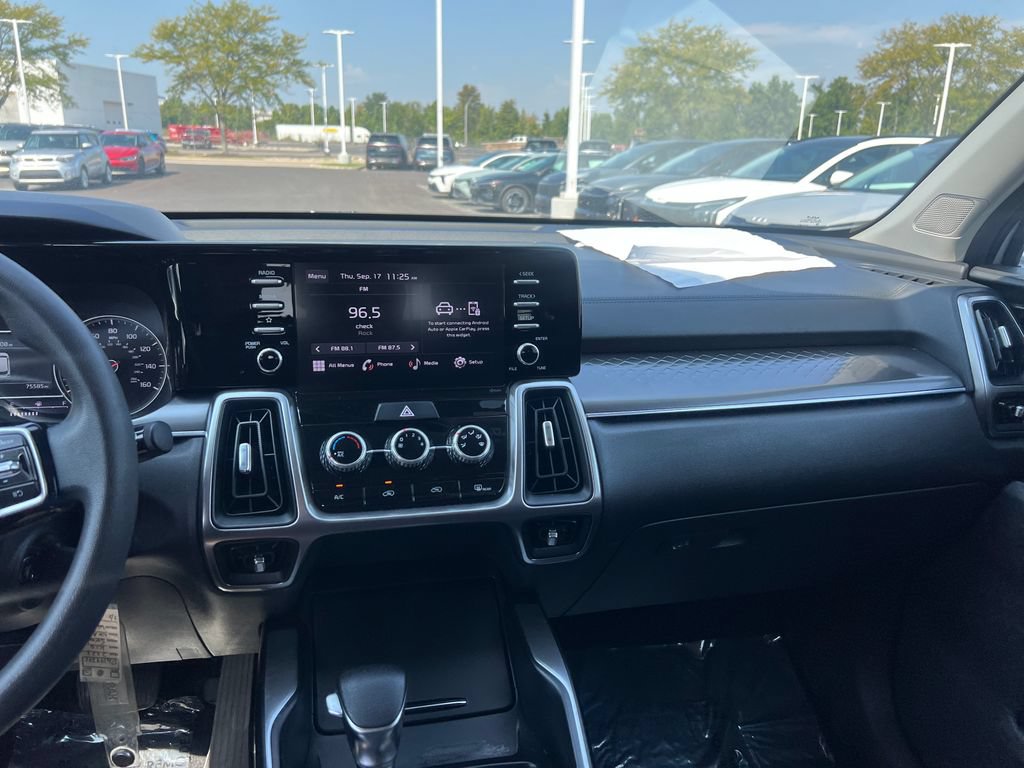 Certified 2023 Kia Sorento LX AWD/4WD image 13