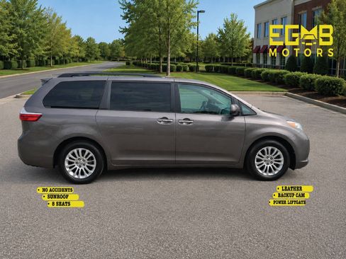 Used 2015 Toyota Sienna XLE w/ XLE Navigation Package FWD image 7