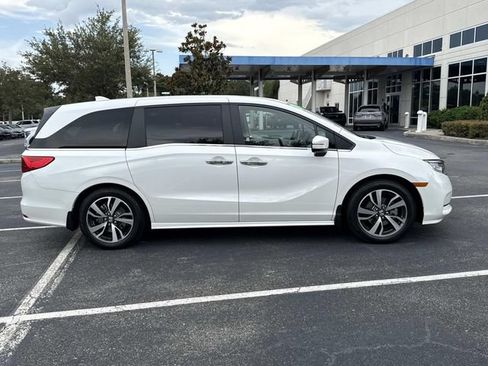 Certified 2024 Honda Odyssey Touring image 3