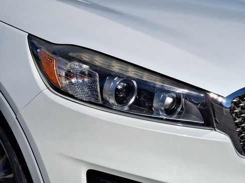 Used 2018 Kia Sorento SX image 10