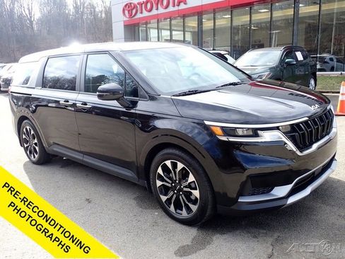 Used 2024 Kia Carnival EX image 1