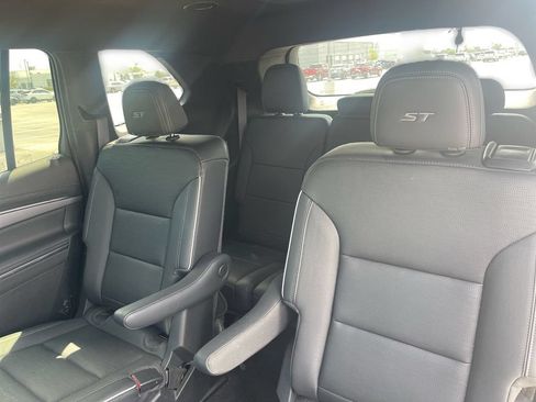 Used 2025 Buick Enclave Sport Touring AWD/4WD image 38