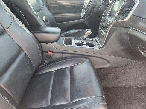 Used 2018 Jeep Grand Cherokee Limited image 14