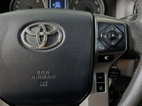 Used 2018 Toyota Tacoma SR5 image 19