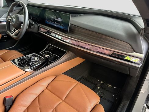 Used 2023 BMW 740i w/ Parking Assistance Package RWD image 31