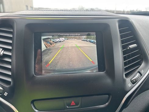 Used 2019 Jeep Cherokee Latitude w/ Popular Appearance Group image 13