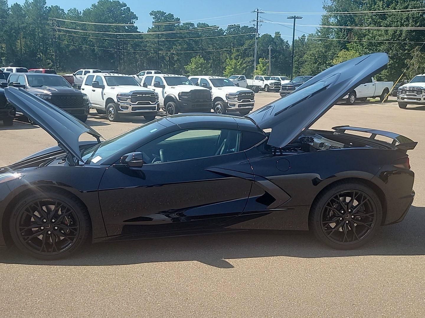 Used 2025 Chevrolet Corvette Stingray Preferred Cpe w/ Z51 Performance Package RWD image 30