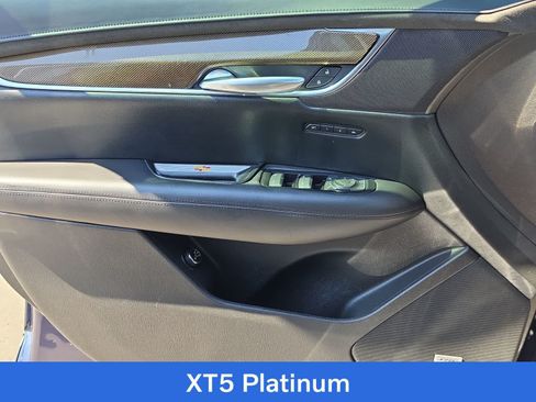 Used 2018 Cadillac XT5 Platinum w/ Driver Assist Package AWD/4WD image 30