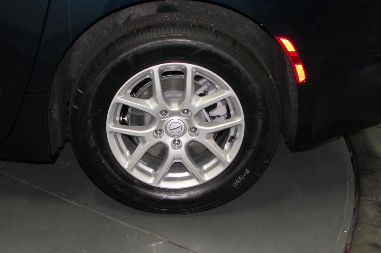 New 2025 Chrysler Pacifica Select FWD image 10