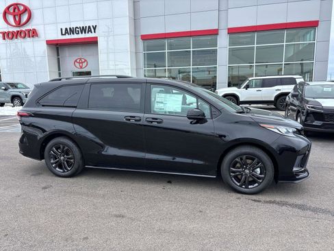 New 2026 Toyota Sienna XSE image 2