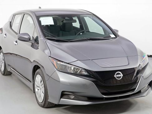Used 2025 Nissan Leaf S image 38