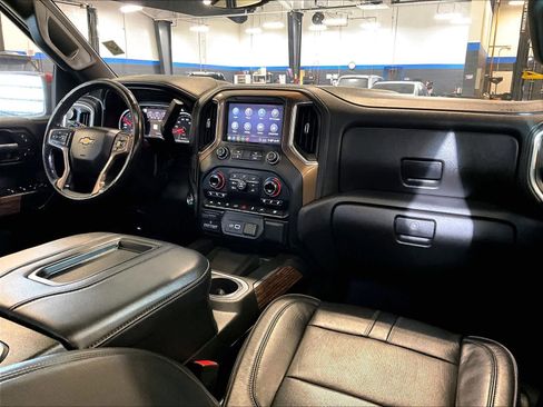 Used 2020 Chevrolet Silverado 1500 High Country w/ Technology Package image 14
