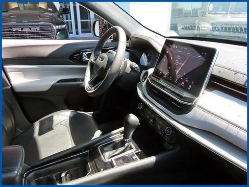 Used 2023 Jeep Compass Limited w/ Sun and Sound Group AWD/4WD image 8