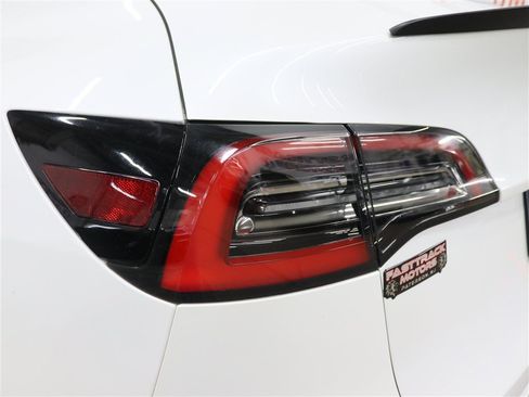 Used 2021 Tesla Model Y Long Range AWD/4WD image 11