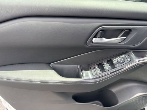 New 2026 Nissan Rogue SV FWD image 12