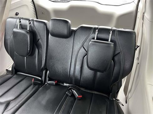 Used 2022 Chrysler Pacifica Touring-L w/ Uconnect Theater Family Group image 25