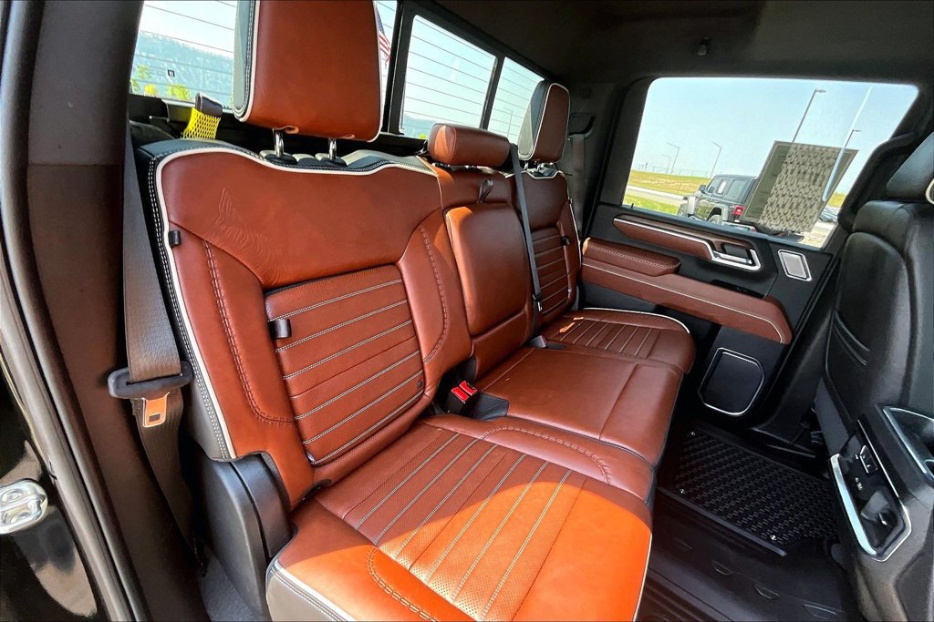Used 2025 GMC Sierra 3500 Denali Ultimate AWD/4WD image 28