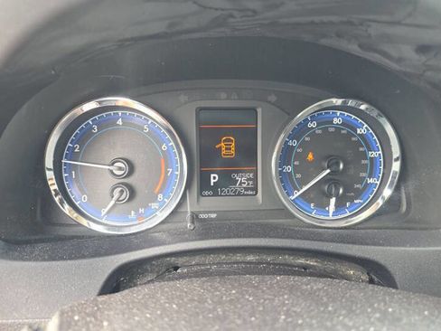 Used 2018 Toyota Corolla LE w/ Carpet Mat Package (TMS) FWD image 4