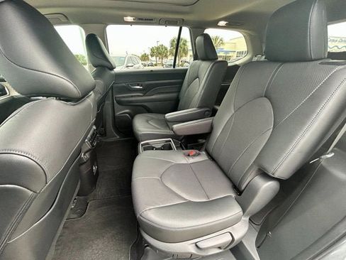 Used 2025 Toyota Grand Highlander FWD image 5