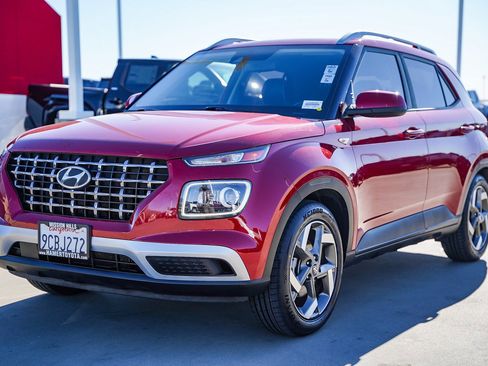 Used 2022 Hyundai Venue Limited w/ Cargo Package image 3