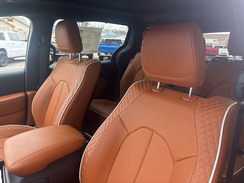 New 2026 Chrysler Pacifica Pinnacle AWD/4WD image 18