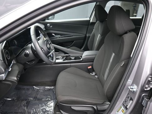 Certified 2025 Hyundai Elantra SEL image 18