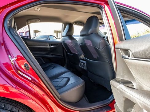 Used 2018 Toyota Camry XLE image 41