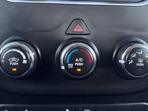 Used 2014 RAM 1500 ST w/ SXT Appearance Group AWD/4WD image 18