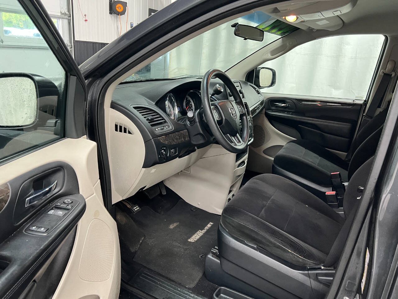 Used 2011 Dodge Grand Caravan Express FWD image 7