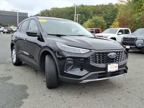 Used 2025 Ford Escape Active w/ Active Premium Tech Pack image 3