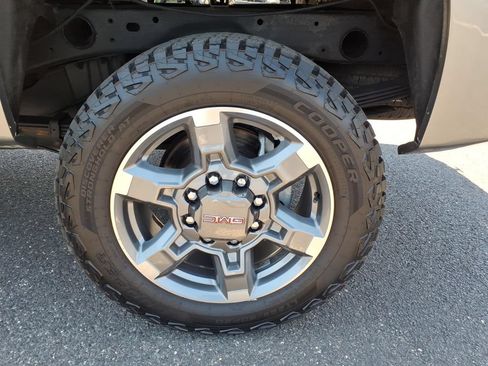 Used 2013 GMC Sierra 2500 SLE w/ SLE Preferred Package AWD/4WD image 13