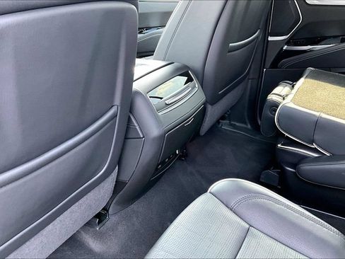 Used 2025 Cadillac Escalade Premium Luxury AWD/4WD image 10