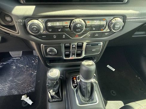 New 2026 Jeep Wrangler Unlimited Sahara AWD/4WD image 14