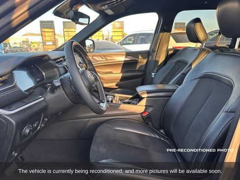 Used 2023 Jeep Grand Cherokee Altitude image 11