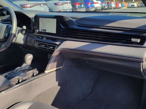 Used 2025 Toyota Camry SE image 35