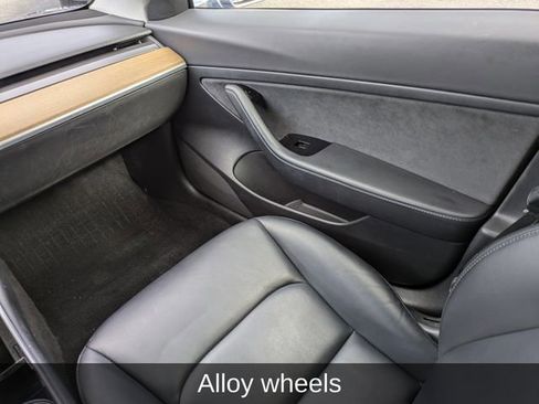 Used 2020 Tesla Model 3 Standard Range Plus image 17