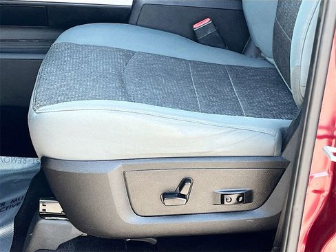 Used 2019 RAM 1500 Big Horn image 18