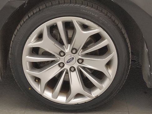 Used 2019 Ford Taurus Limited FWD image 31