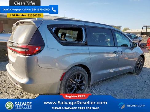 Used 2021 Chrysler Pacifica Touring w/ S Appearance Package image 4