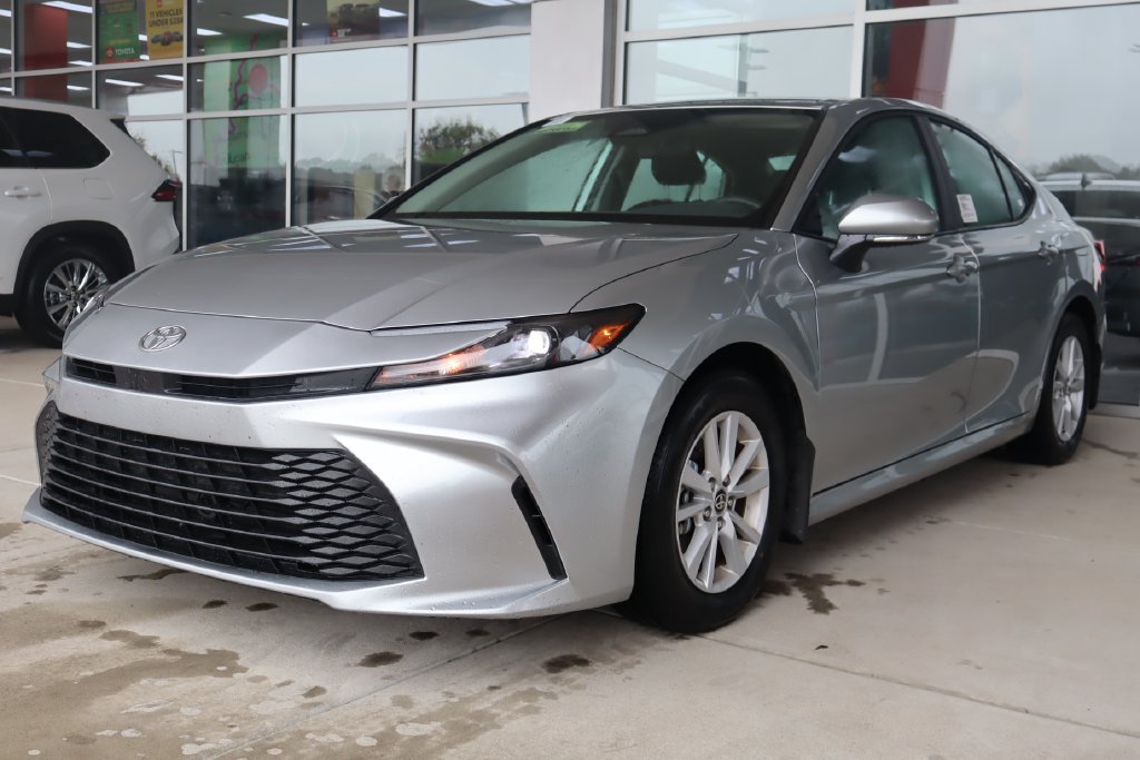 Used 2026 Toyota Camry LE FWD image 3