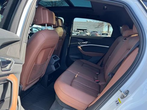 Used 2022 Audi e-tron Premium Plus w/ Premium Plus Package image 9