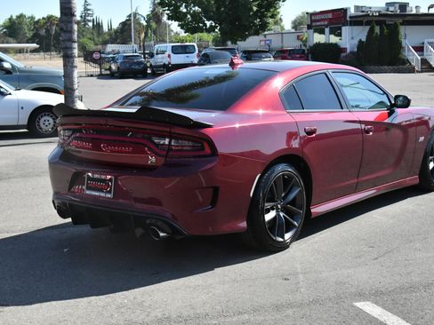 Used 2019 Dodge Charger Scat Pack RWD image 8
